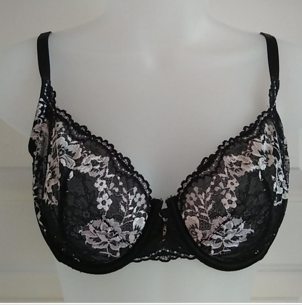 VICTORIA'S SECRET Black and White Lace Bra Size 34 DD